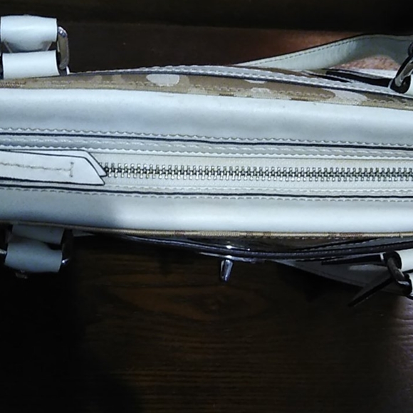 Coach - Picture 6 of 12